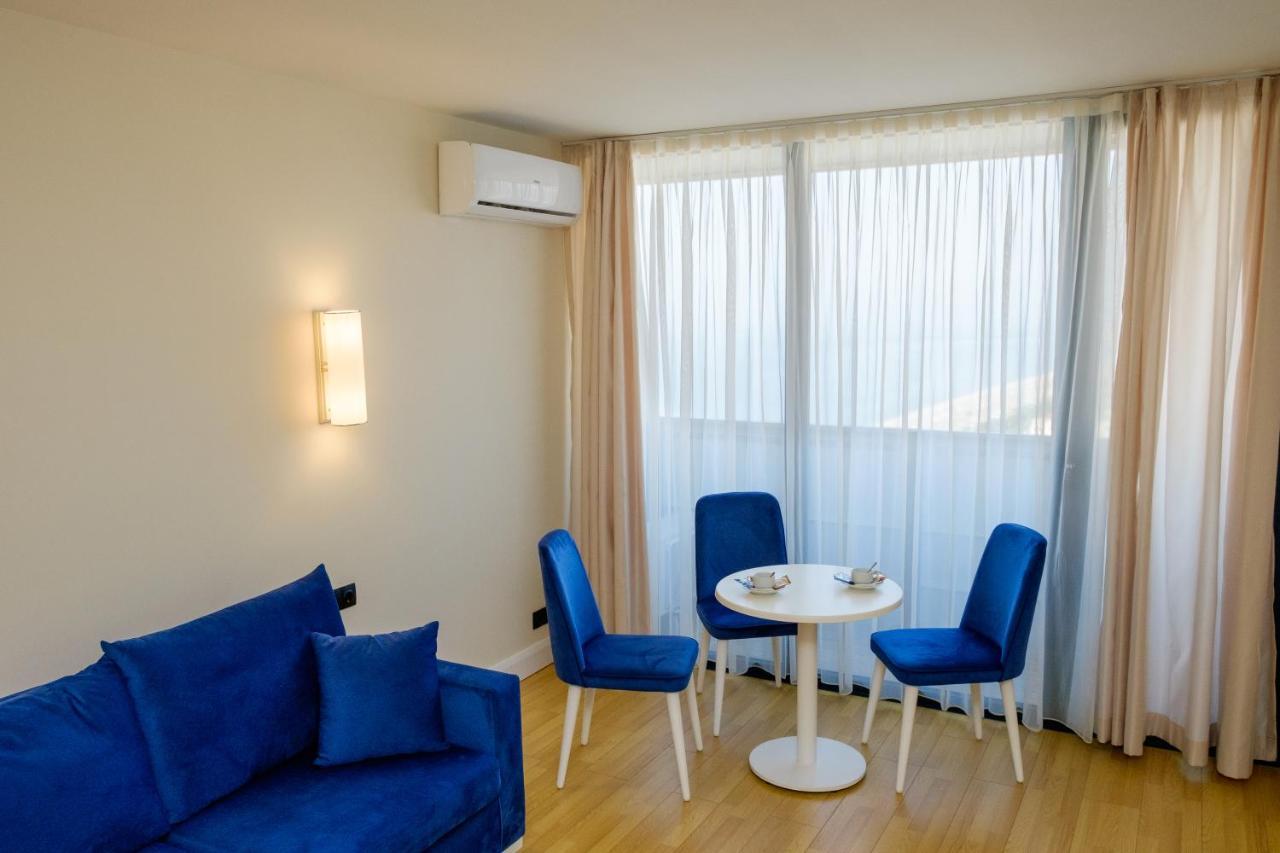 Manco Apartments バトゥーミ エクステリア 写真